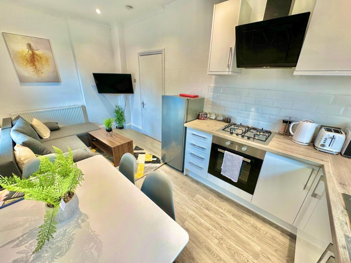 Chic Apartment In Central Bournemouth With Parking Exteriér fotografie
